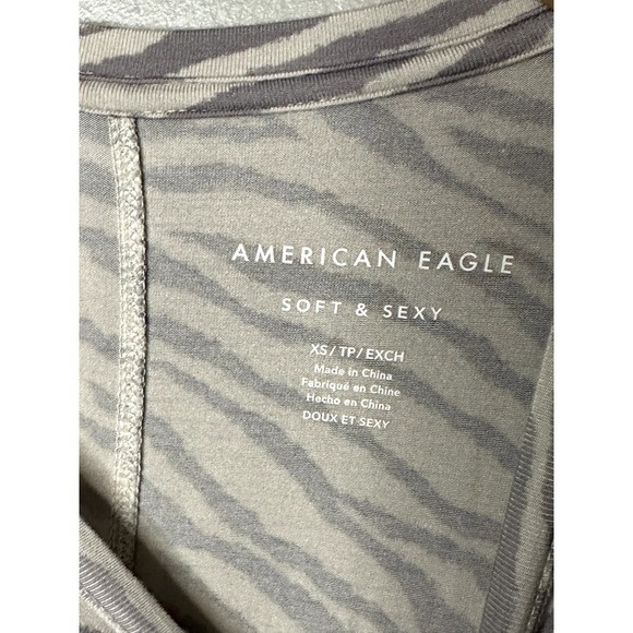 American Eagle Soft & Sexy Women's Gray Zebra Print T-Shirt - Size XS - Picture 3 of 4